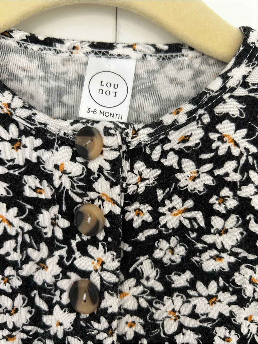 Lou Lou & Company baby girl shortie romper 3-6 months black with white daisies